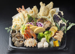 ★658）天ぷらと煮物の盛り合わせ